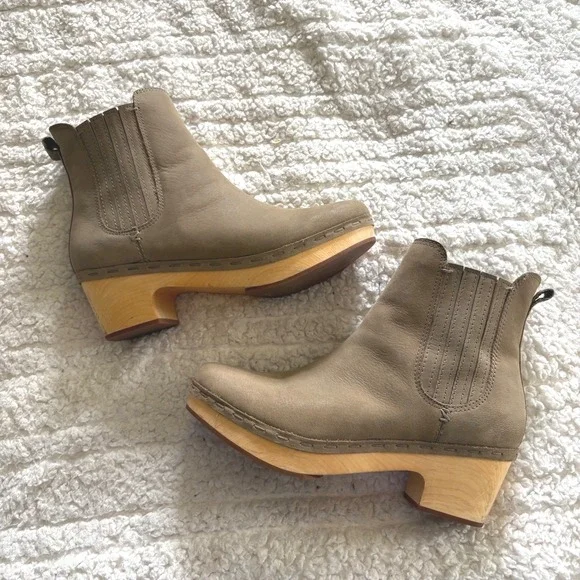 Frye‎ and Co Odessa Boot Womens Taupe Leather Clog Chelsea Boots Wood Heel 9M