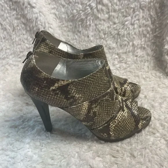Gianni Bini leather snake skin print brown & beige booties peep toe heels SZ10M