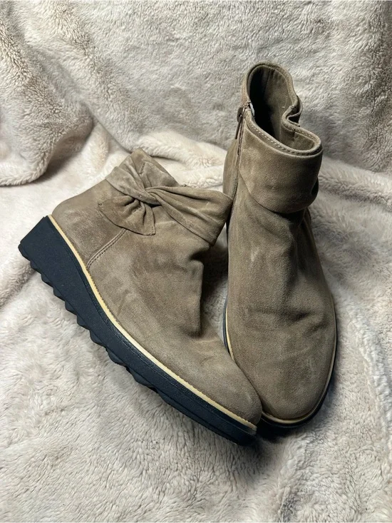 Clarks Collection Sharon Salon ankle boots Size 12