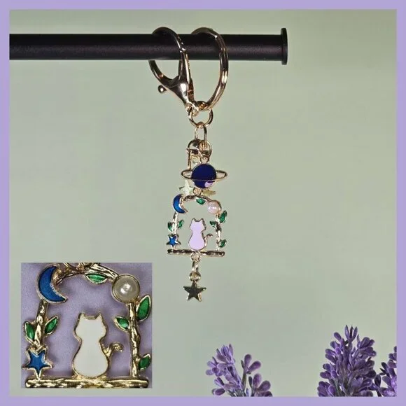Cat‎ Admiring the Starry Sky Keychain Gold Tone (NWOT)