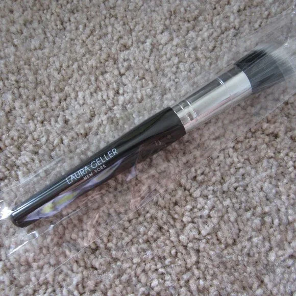 Laura Geller makeup brush
