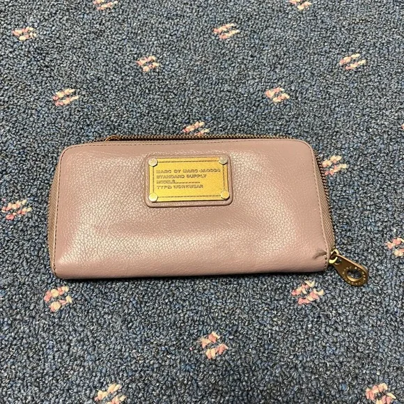 Marc by Marc Jacobs Leather Zip Around Wallet Standard‎ Supply Card Slots Mauve