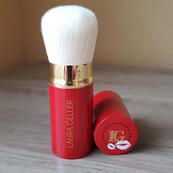 🆕️ LAURA GELLER Retractable Airbrush Kabuki Brush