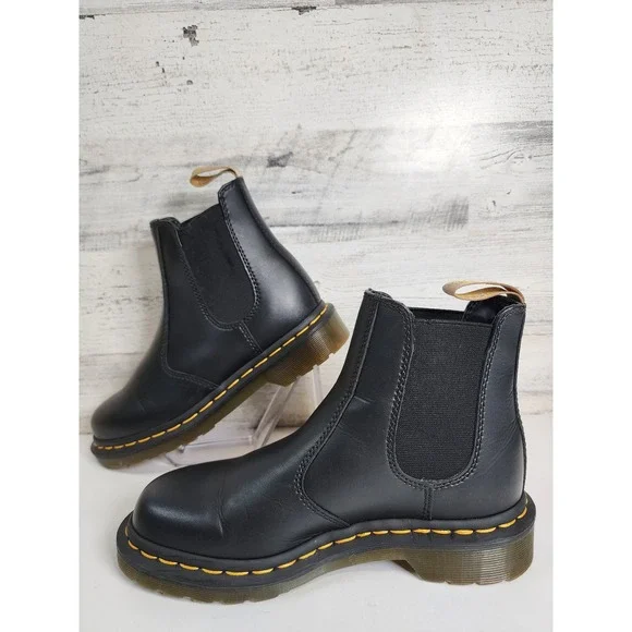 Dr. Martens Vegan 2976 Chelsea Boots Womens Size 6 Black Felix Rub Off Pull On