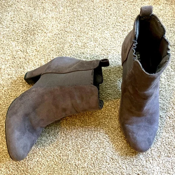 BCBGeneration 6M Suede Zip Up Pointed Toe Heeled Ankle‎ Booties