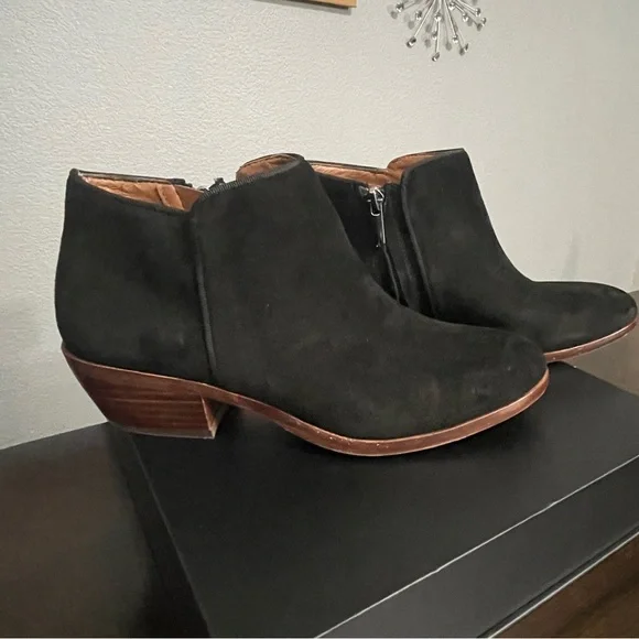 Sam Edelman 🖤👢 Black Petty Ankle suede Booties, size 5
