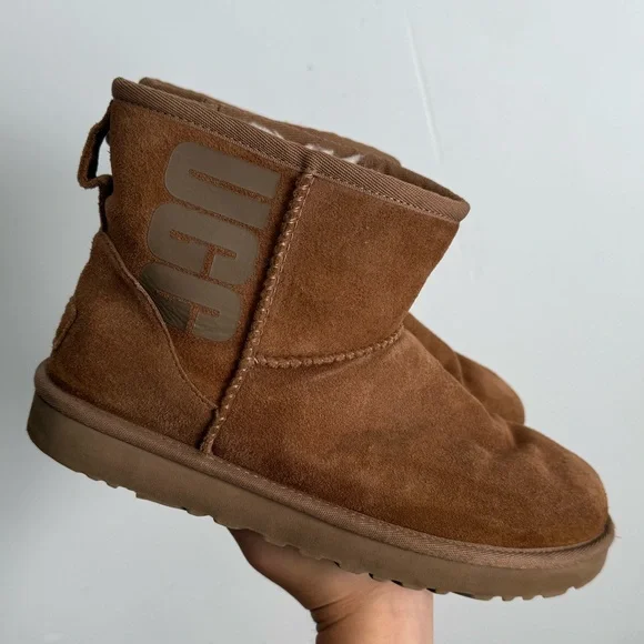 UGG Classic Mini II Graphic Logo Boots Chestnut Shearling Suede Size 7
