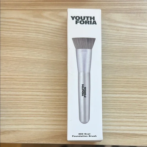 NIB Youth Foria Foundation Brush 303 Oval