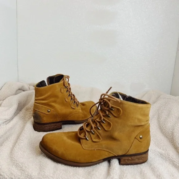 EARTH Tan Suede Lace Up Ankle Boots Relief Pod Womens 8