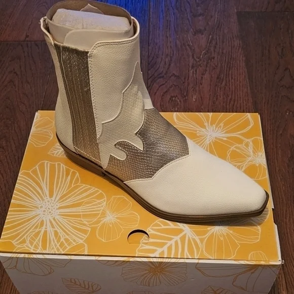 Brand New Yellowbox Ivory Western Cowgirl Boots – Size 7.5 | Willis Style