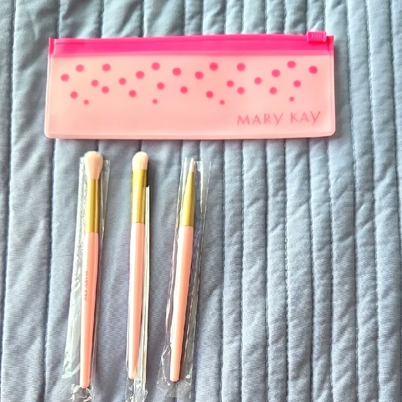 Mary Kay Pink Brush Trio with‎ Gold Accents