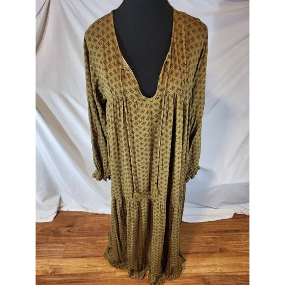 Carly Jean Size XS Geometric Olive Green Long Sleeve Tiered Maxi Dress