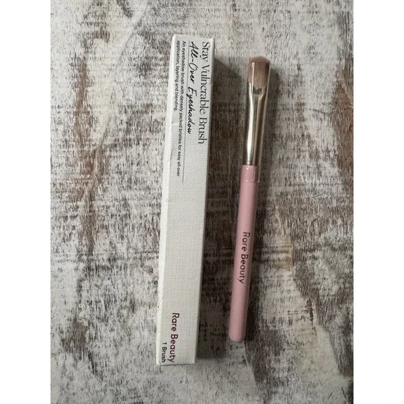 Rare‎ Beauty Stay Vulnerable All-Over Eyeshadow Brush (NIB) · Selena Gomez $18