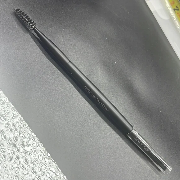 NEW MARY KAY BRUSH