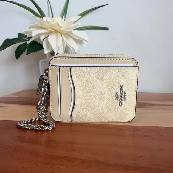 NWT Coach Zip‎ Card Case In Signature Canvas
