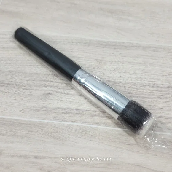 New Women's Flat Top Kabuki Foundation Makeup Brush Girls Make Up Dry Shampoo