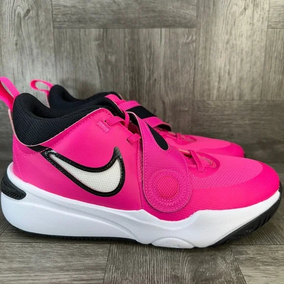 Nike Team Hustle D 11 Basketball Shoes Women 8 Pink Black White NEW DV8996-601