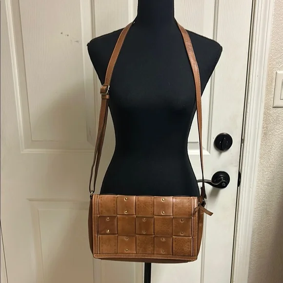 Purse 100% Leather Crossbody Bag, Local Boutique, 14” x 8”, Suede inner, EUC