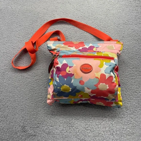 COACH F30021 Signature Nylon‎ Getaway Flower Print Bag Crossbody Shoulder Purse