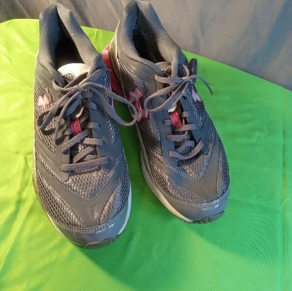 Underarmor Grey And Pink Athletic Running Shoes