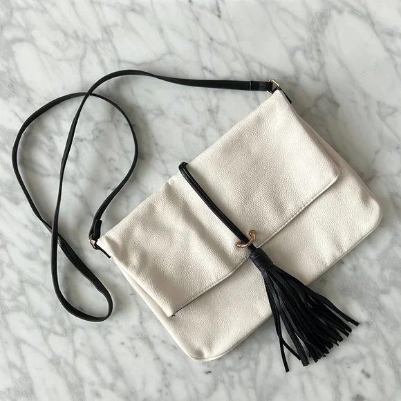 🌼H&M🌼 Vegan Leather Tassel Flap Front Crossbody Bag
