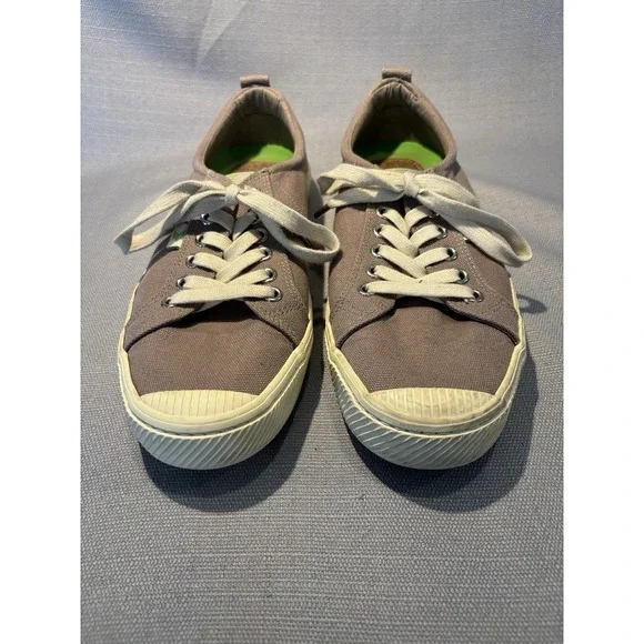 Cariuma Low‎ Gray Canvas Sneaker Skateboard Men 8.5 Womens 10 Lace Cork