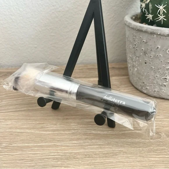 Bellaterra Cosmetics BB11 Bronzer Brush New Sealed Professional Makeup Tool