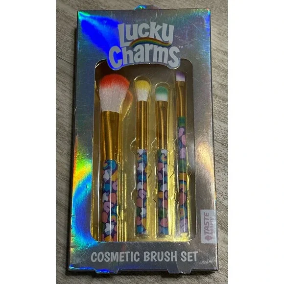 Lucky charms, NIB‎ makeup brushes