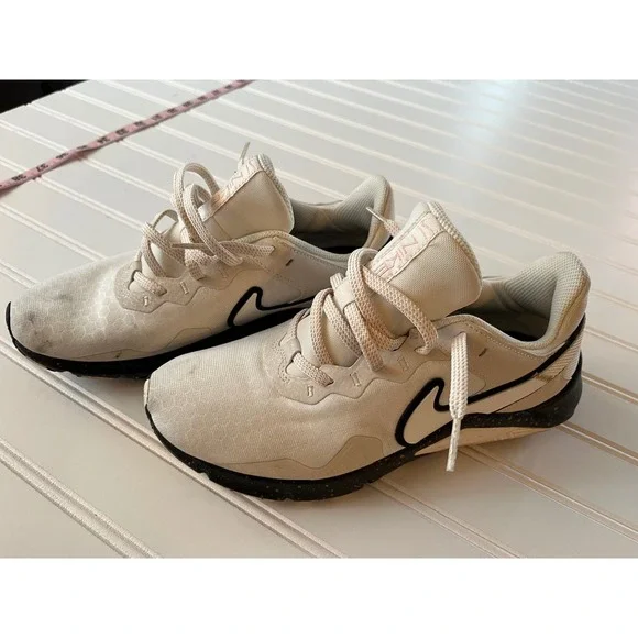 Nike Legend Essential 2 Womens Training Shoes Sail Black CZ3668-100 Size‎ 8
