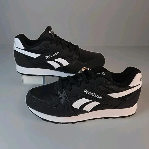 Reebok‎ Ultra Flash Women's Sneakers Size 6 Shoes Black W/ White Stripe NWOB
