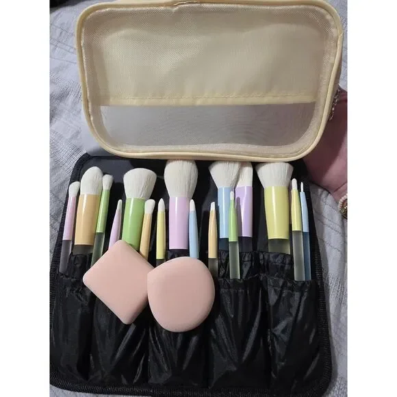 18-Pieces Multi-Color Travel-Friendly Brushes & Sponges With Storage Bag