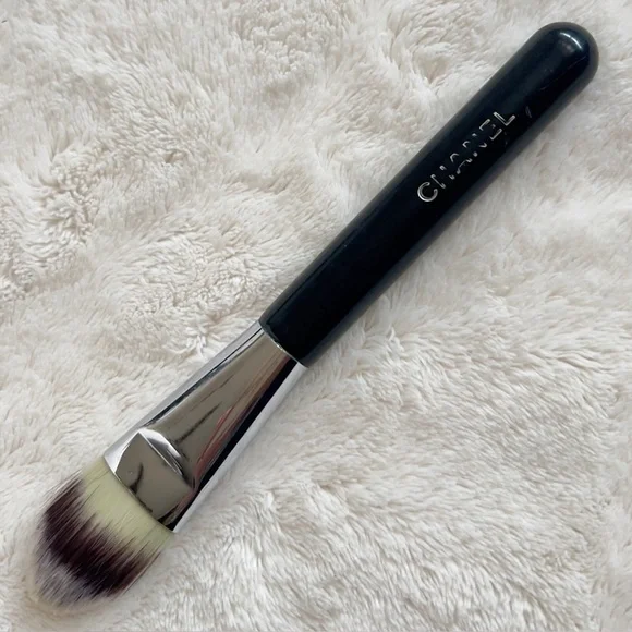 AUTHENTIC Chanel Foundation Makeup Brush