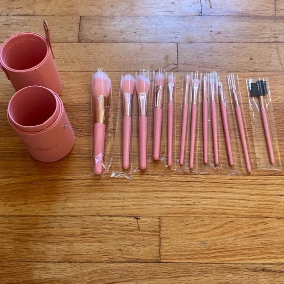 NIB PUR Cosmetics 12 Piece Brush Set with Travel Cup