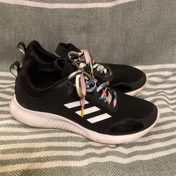 Adidas Edgebounce Black and White Gym Shoes‎ Size 7