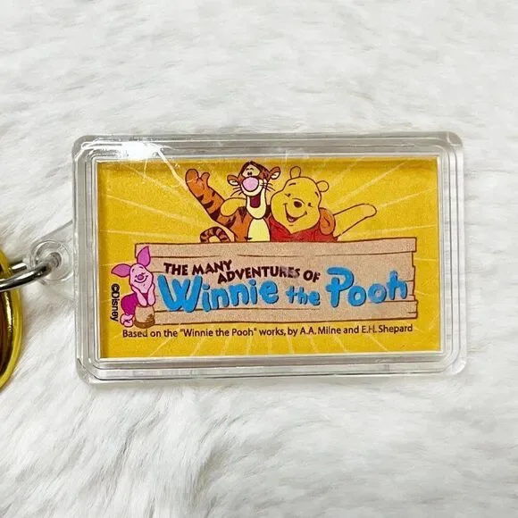 🔮‎ 5/$25 Vintage Disney 2003 Winnie The Pooh Cast Member Previews Keychain