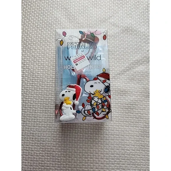 Peanuts Wet n Wild Holiday Hugs Eyelash Curler Snoopy Christmas Limited‎ Edition