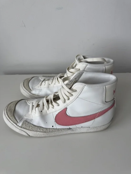 Nike Blazer Mid 77 White High-Top Sneaker Pink Swoosh Size 8 Women