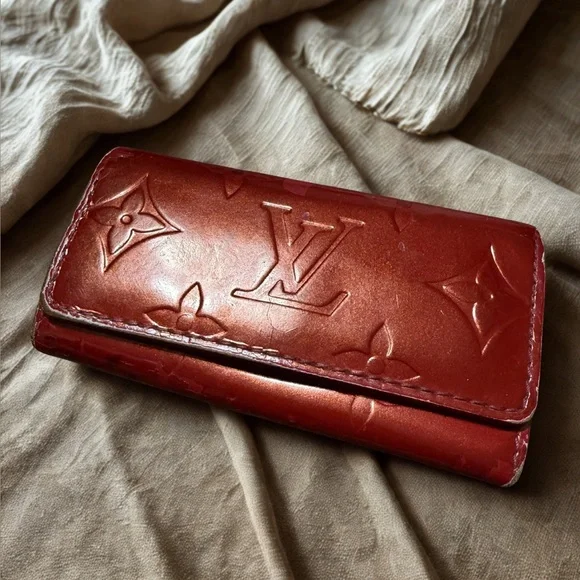 Authentic Louis Vuitton Vernis Red 4 Key Holder LV Key Case