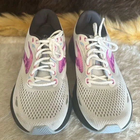 Brooks athletic shoes 8.5/7.5 see note (5520)