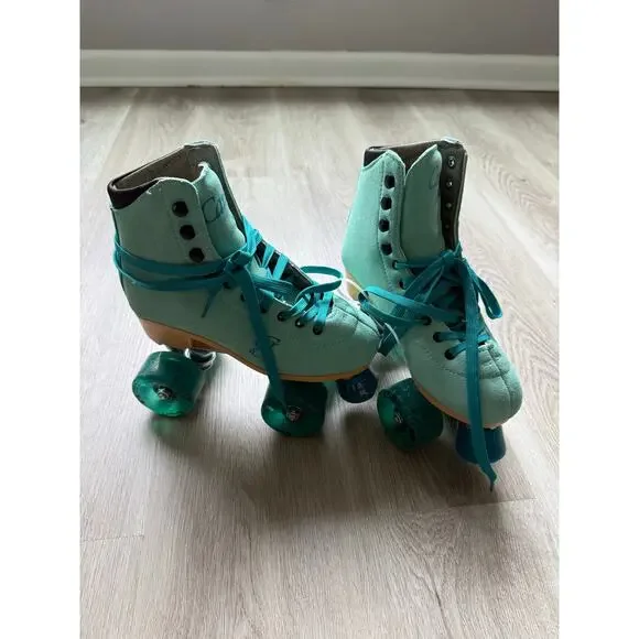 Candi Grl 4 wheel roller derby skates, teal, women's size 5, roller skates
