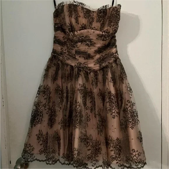 Betsey Johnson Collection Vintage Strapless Lace Dress – Size 2