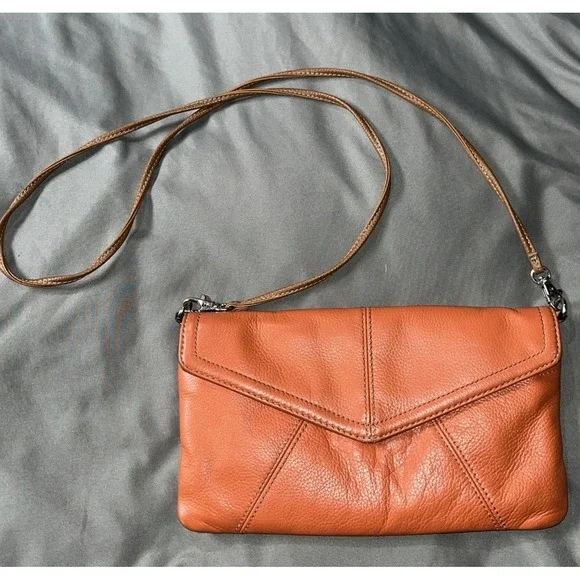Tignanello Crossbody‎ Bag Converts to Clutch Bag Women's Leather Pocketbook.