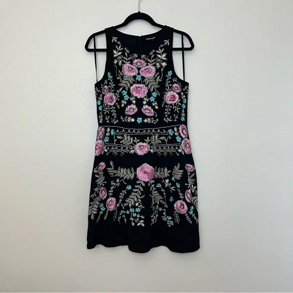 Gianni Bini woman’s Floral embroidered beaded stunning dress sz 10