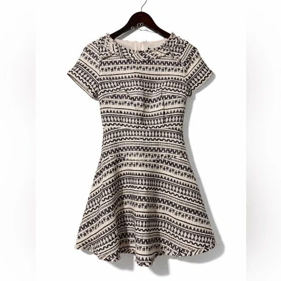 Banana Republic Fit & Flare Dress Cream Black Mini A-Line Women’s size 0 NWT