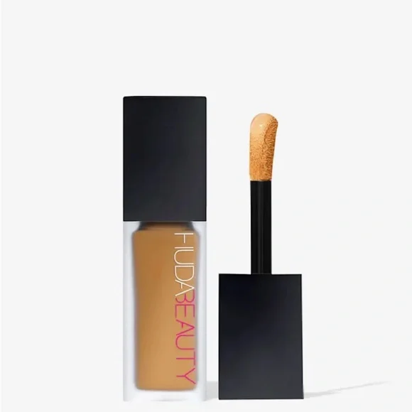 HUDA BEAUTY #FauxFilter Luminous Matte Liquid Concealer - Praline (BNIB)