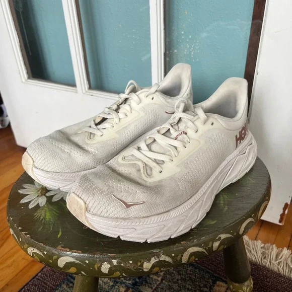 Hoka One One Women's White & Rose Gold Arahi 7 Running Shoes Size US 6.5B EU 38