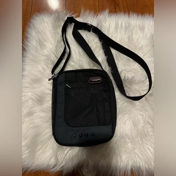 TUMI -T-TECH small crossbody strap bag unisex
