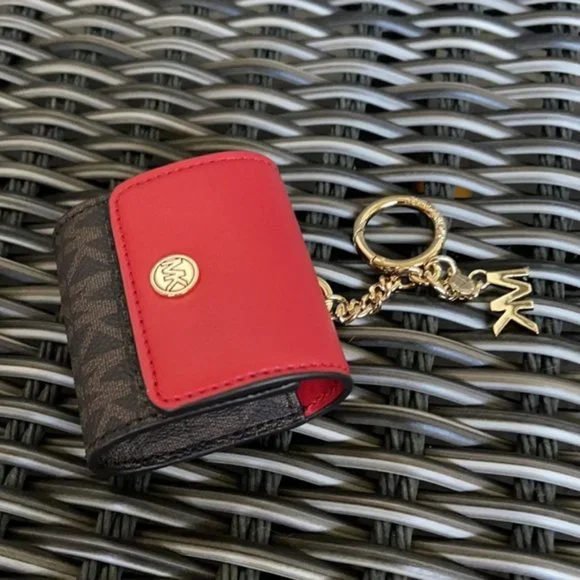 Michael Kors Jet Set Travel AirPod Case