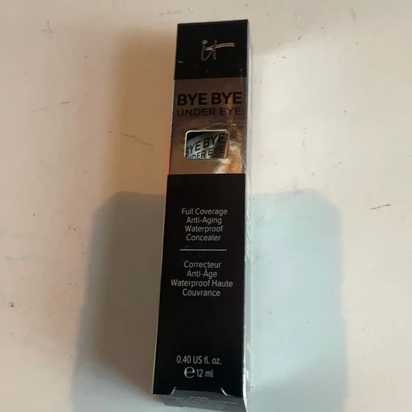 IT Bye-bye full coverage anti-aging waterproof eye concealer light natural