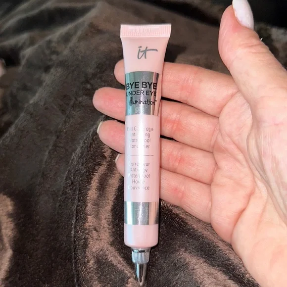 NWOT IT COSMETICS BEYE BYE UNDER EYE Shade Deep New/Missing Box.